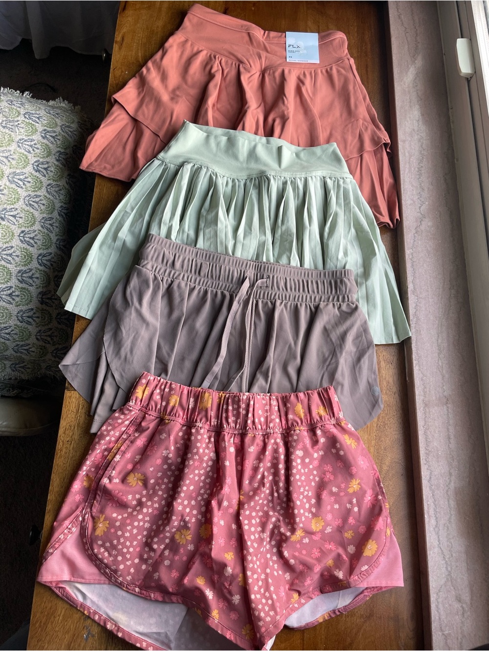 Women’s Athletic bottoms bundle of 4 XS
